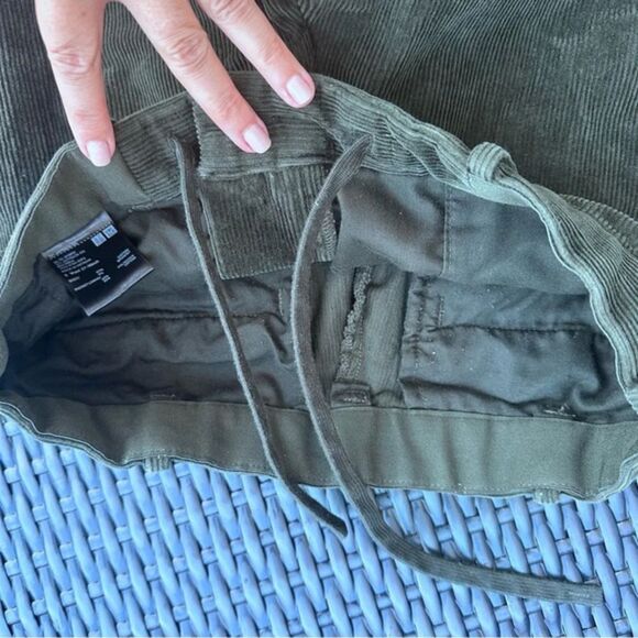 Uniqlo green corduroy pants size 2 straight leg academia casual hipster VSCO - Picture 4 of 4